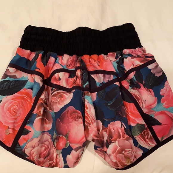 Lulu lemon shorts - Picture 2 of 2